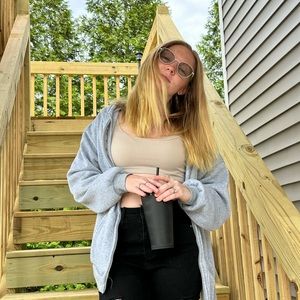 Meet your Posher, Melissa